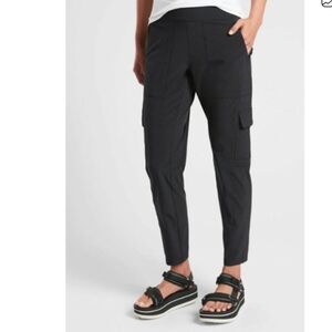 Athleta Chelsea Black Cargo Pants Light Weight Pockets Size 6